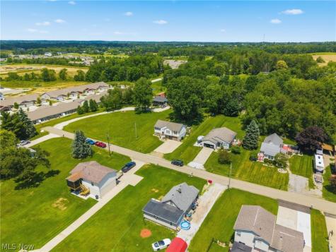 6055 Apple Street Louisville OH 44641