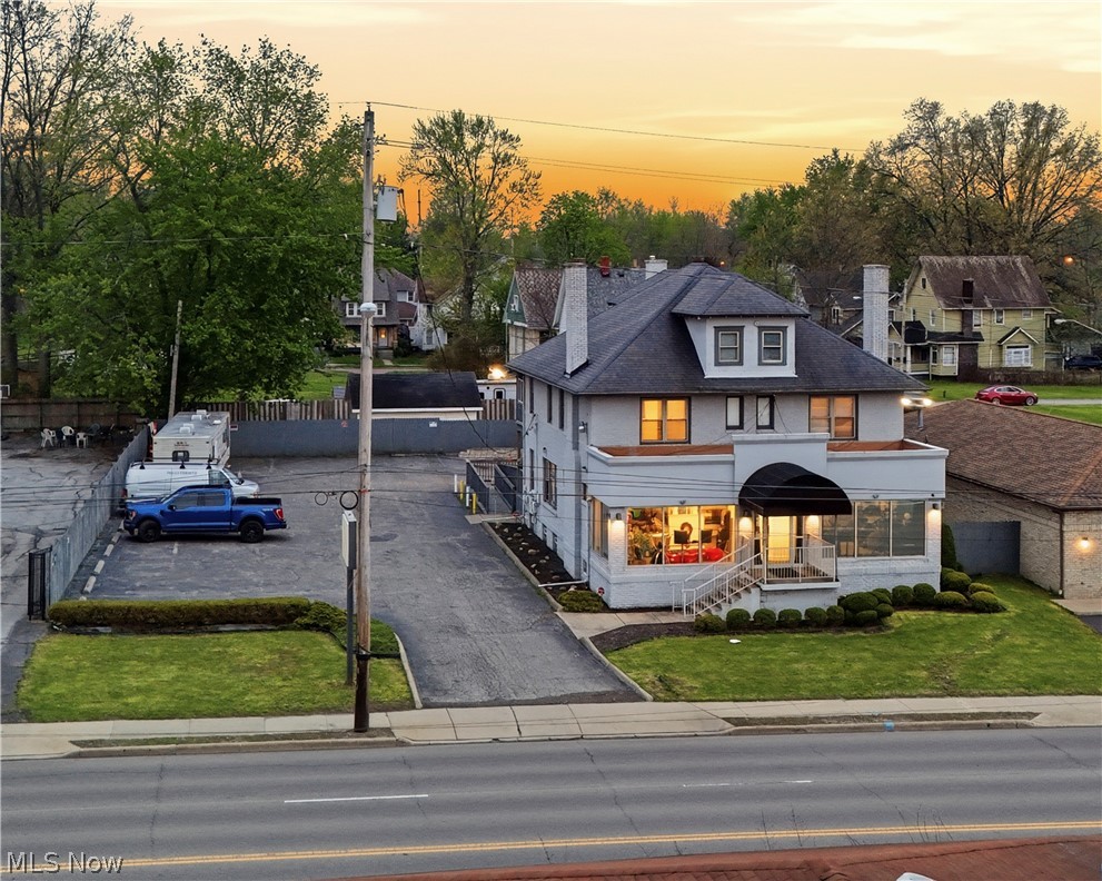 1214 E Market Street Warren OH 44483