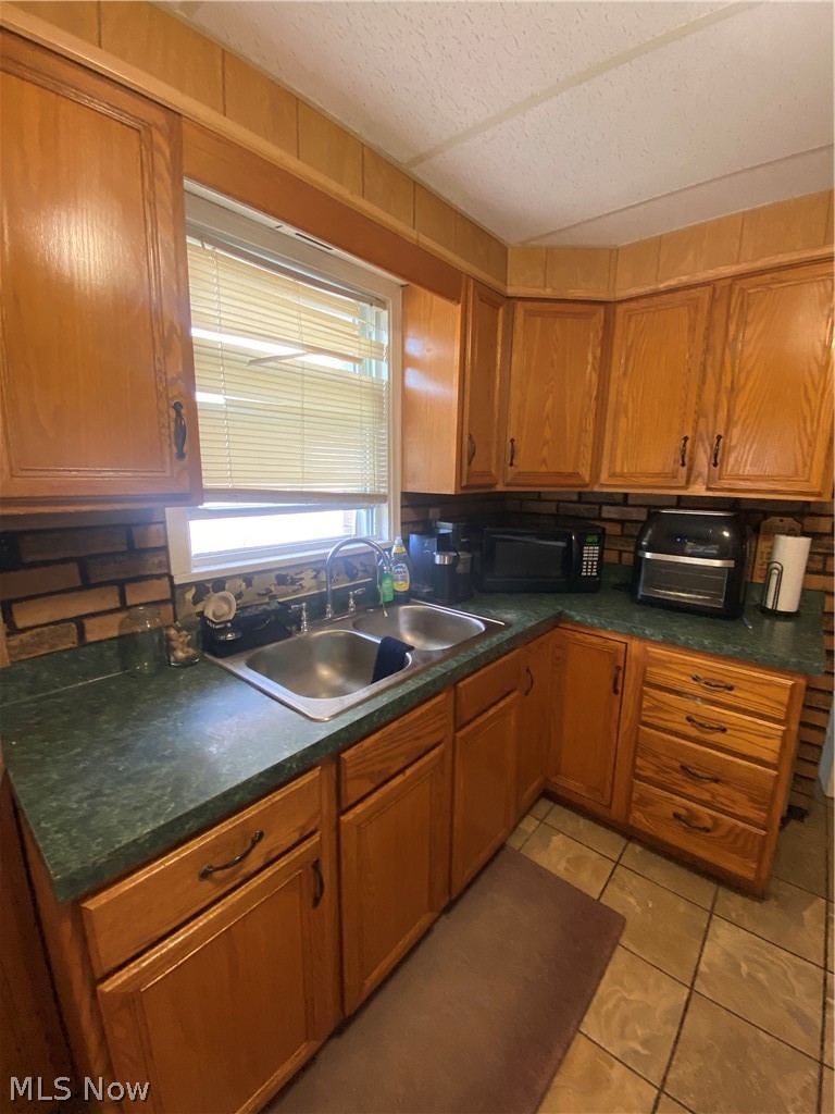 1536 E 195th Street Euclid OH 44117