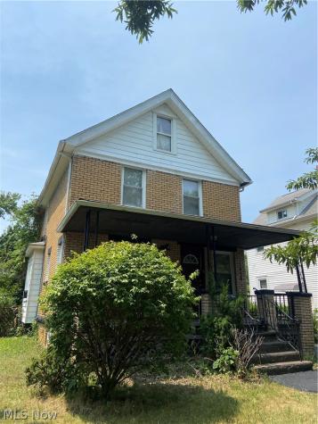 1536 E 195th Street Euclid OH 44117