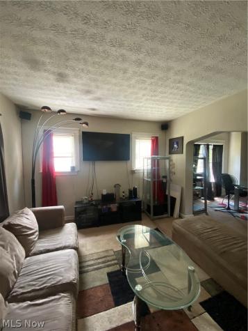 1536 E 195th Street Euclid OH 44117