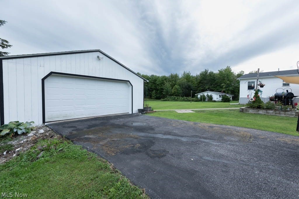 15911 Gar Highway Montville OH 44064