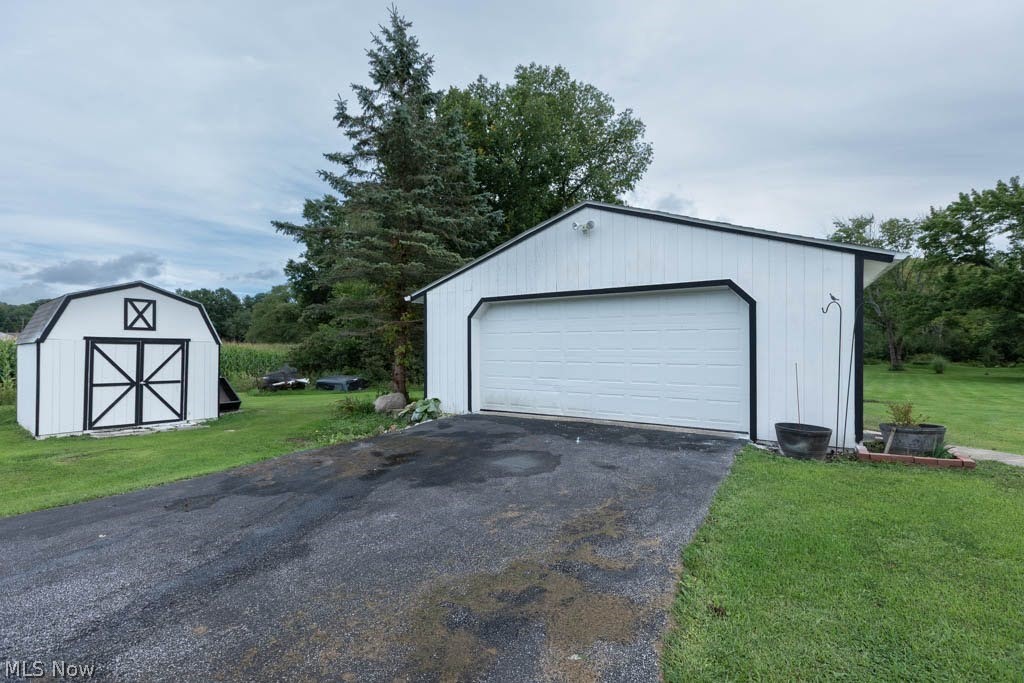 15911 Gar Highway Montville OH 44064