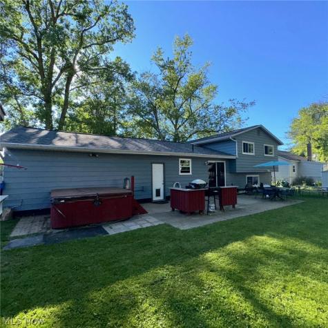 693 Hollywood Avenue Sheffield OH 44054