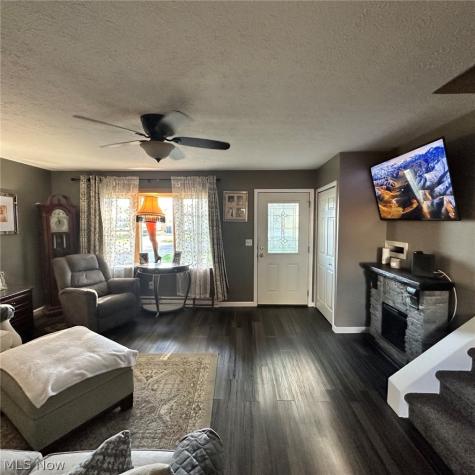 693 Hollywood Avenue Sheffield OH 44054