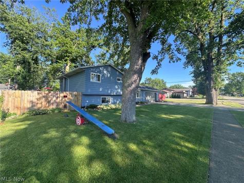 693 Hollywood Avenue Sheffield OH 44054