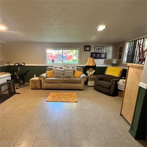 693 Hollywood Avenue Sheffield OH 44054
