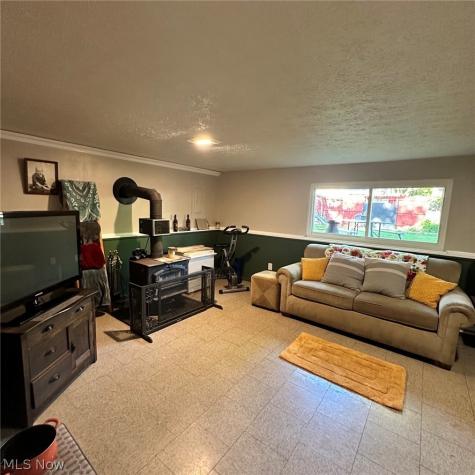 693 Hollywood Avenue Sheffield OH 44054