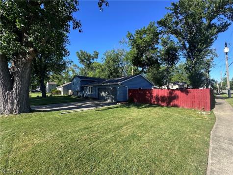 693 Hollywood Avenue Sheffield OH 44054