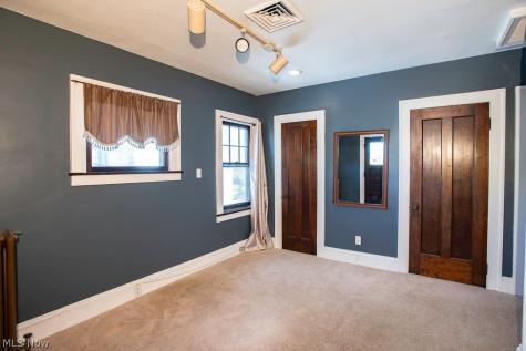 2088 West Boulevard Cleveland OH 44102