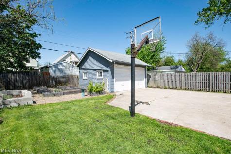 2088 West Boulevard Cleveland OH 44102