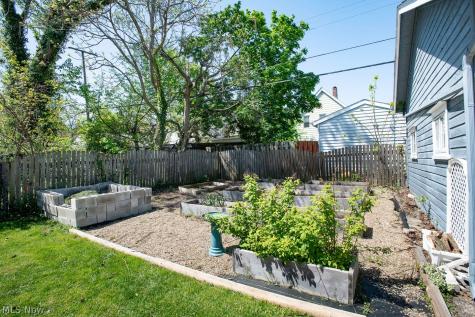 2088 West Boulevard Cleveland OH 44102