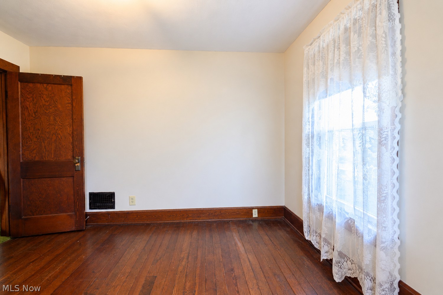 409 Beaver Avenue NE New Philadelphia OH 44663