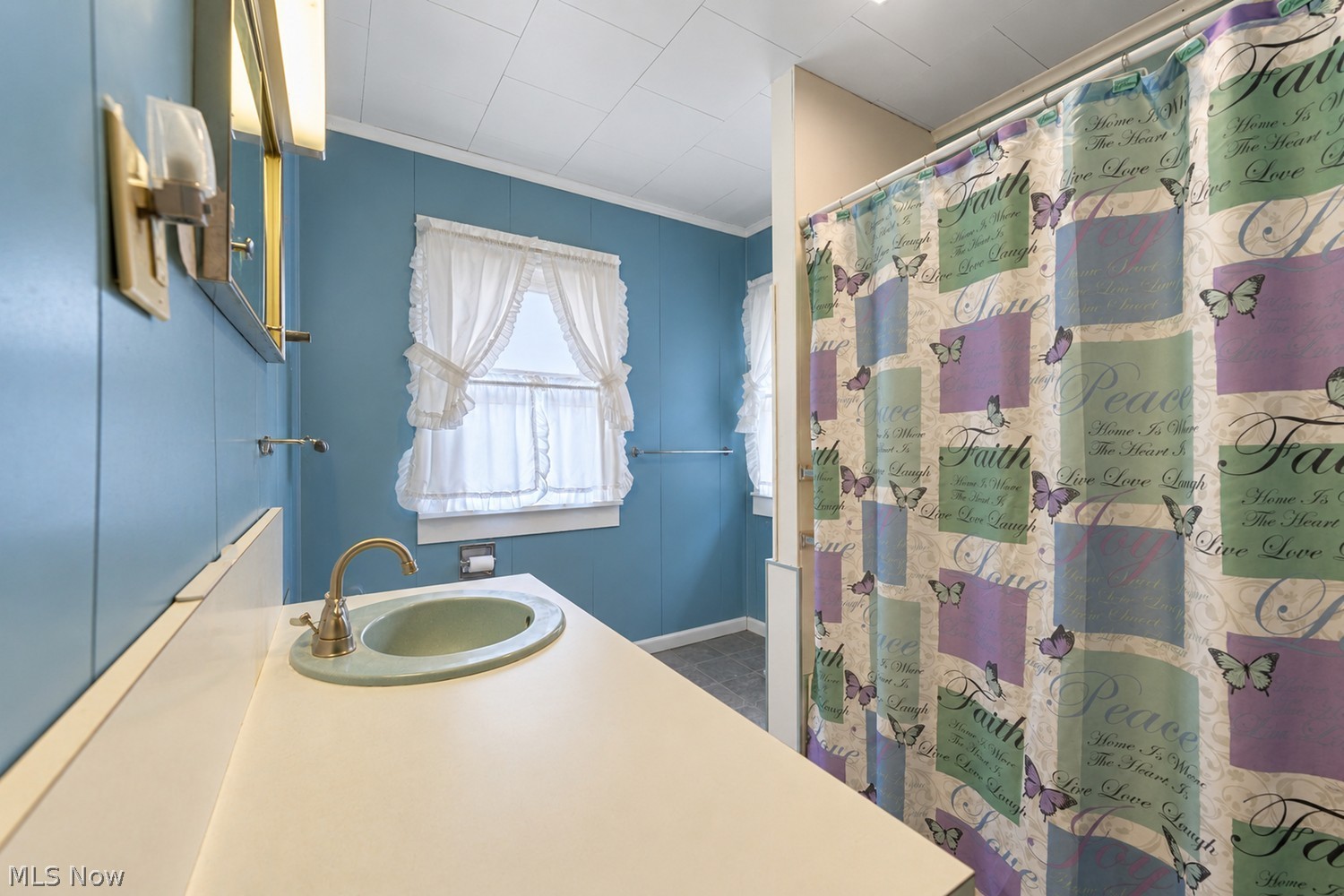 409 Beaver Avenue NE New Philadelphia OH 44663