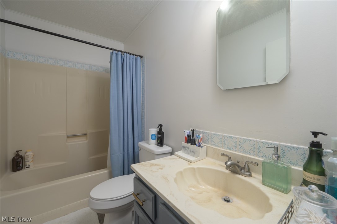 175 Carolyn Avenue Cortland OH 44410