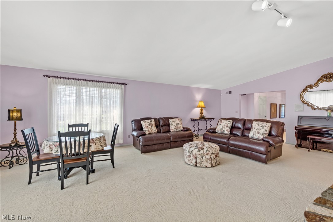 52 Hilda Circle Bloomingdale OH 43910