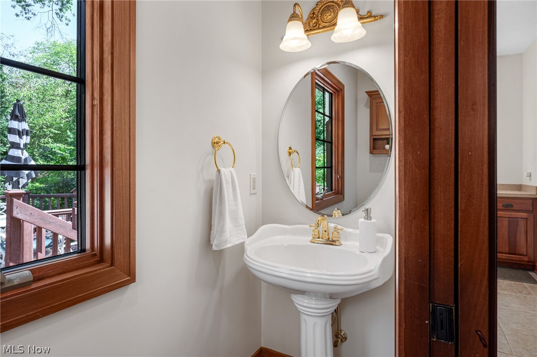 1920 Stockbridge Road Akron OH 44313