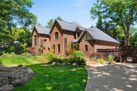 1920 Stockbridge Road Akron OH 44313