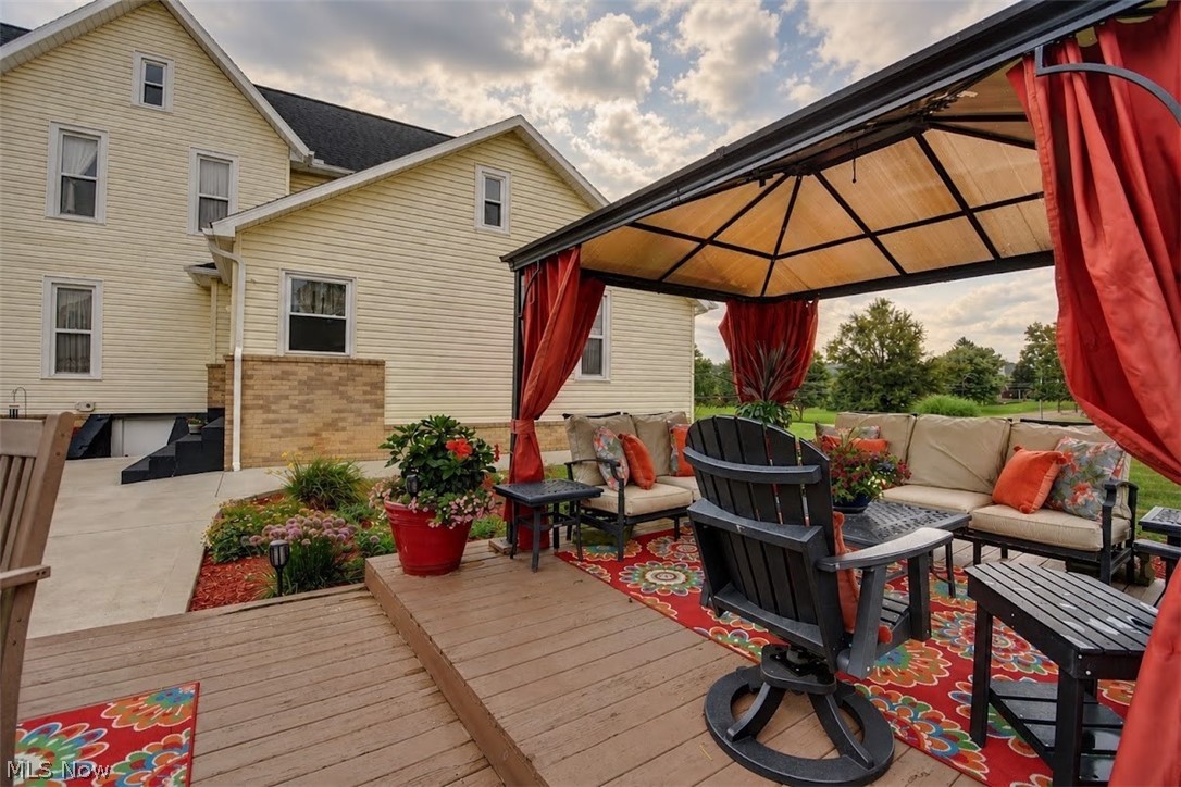 1031 Stonecreek Road SW New Philadelphia OH 44663