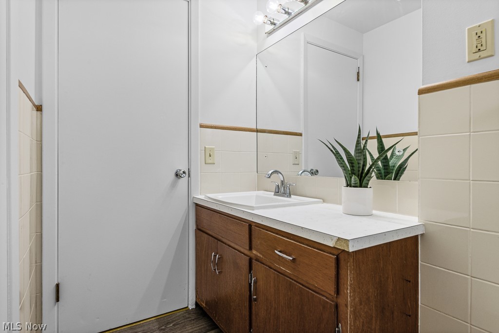 1902 Root Avenue NE Canton OH 44705