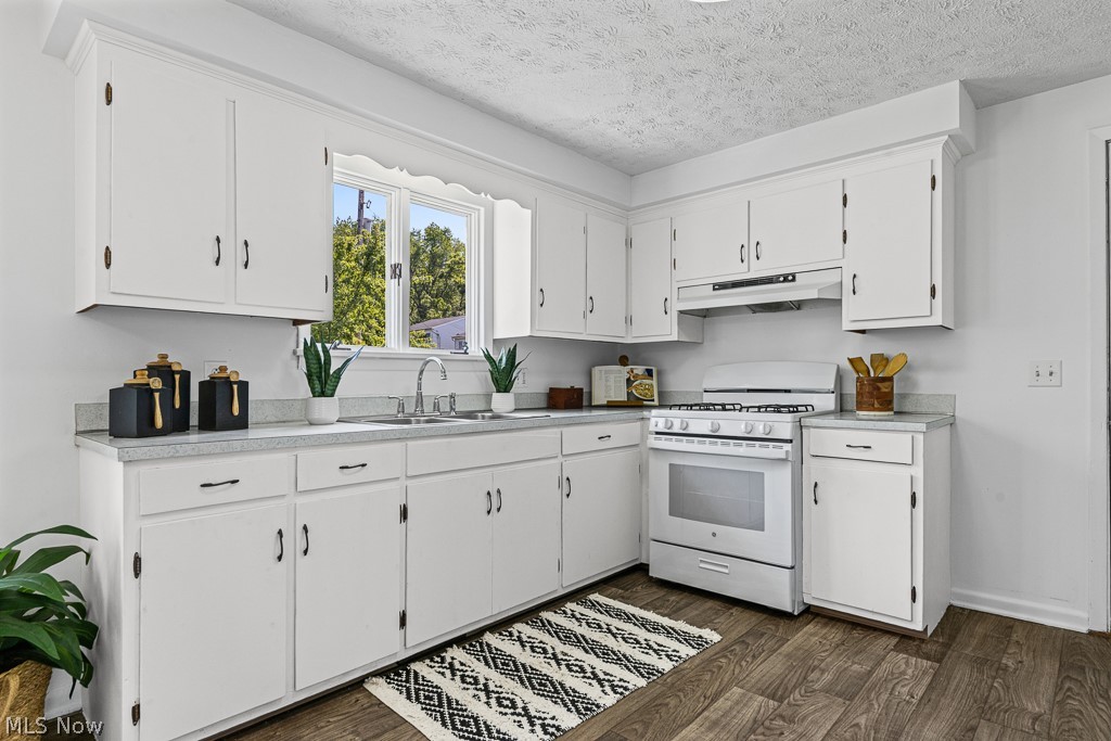 1902 Root Avenue NE Canton OH 44705