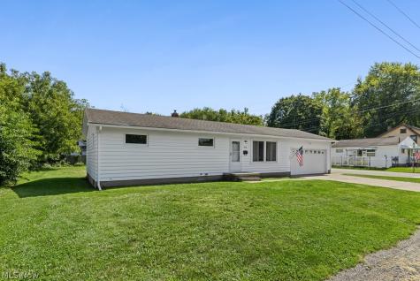 1902 Root Avenue NE Canton OH 44705