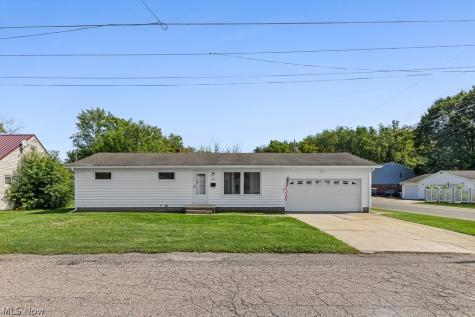 1902 Root Avenue NE Canton OH 44705