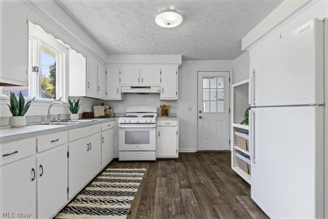 1902 Root Avenue NE Canton OH 44705