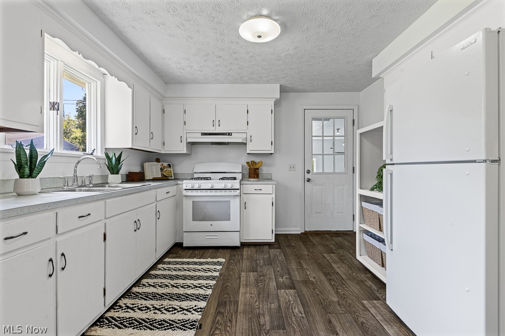 1902 Root Avenue NE Canton OH 44705