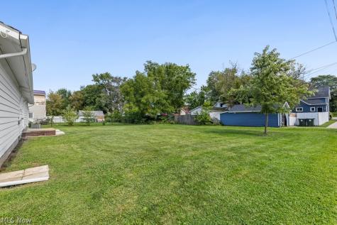 1902 Root Avenue NE Canton OH 44705