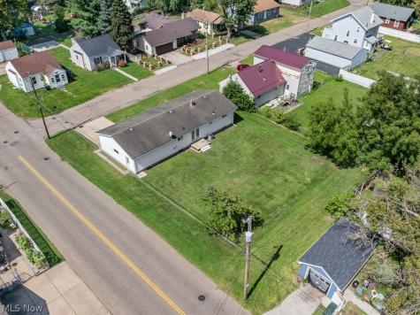1902 Root Avenue NE Canton OH 44705