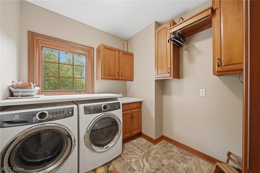 2536 Chadwell Circle NW North Canton OH 44720