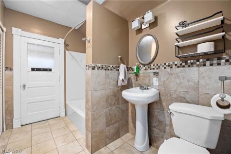 120 Longford Avenue Elyria OH 44035