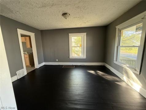 841 E 130 Street Cleveland OH 44108