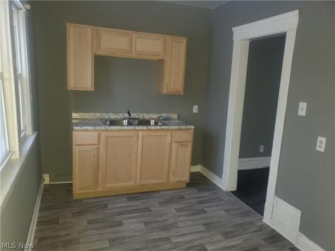 841 E 130 Street Cleveland OH 44108