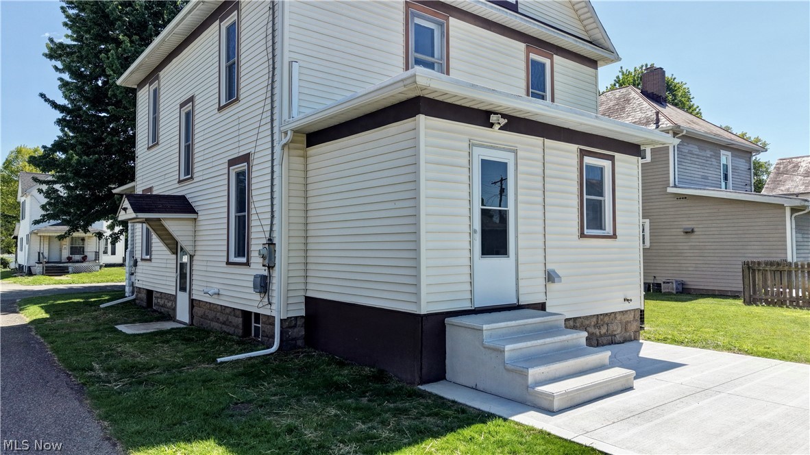 1018 Prospect Avenue NW New Philadelphia OH 44663
