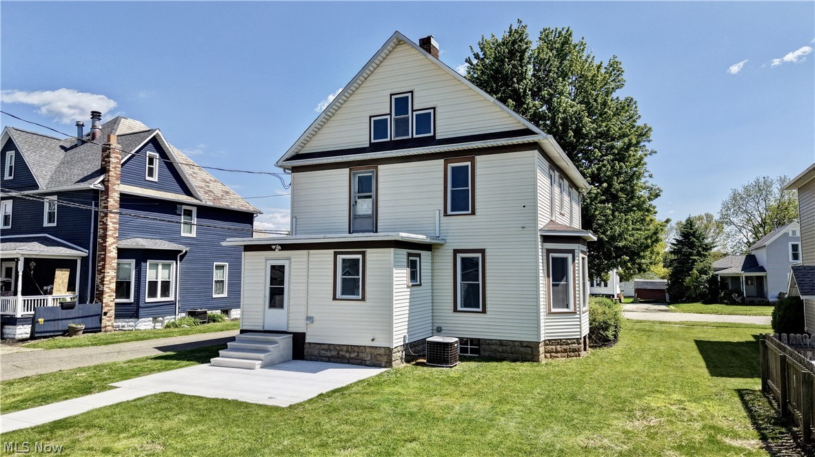 1018 Prospect Avenue NW New Philadelphia OH 44663