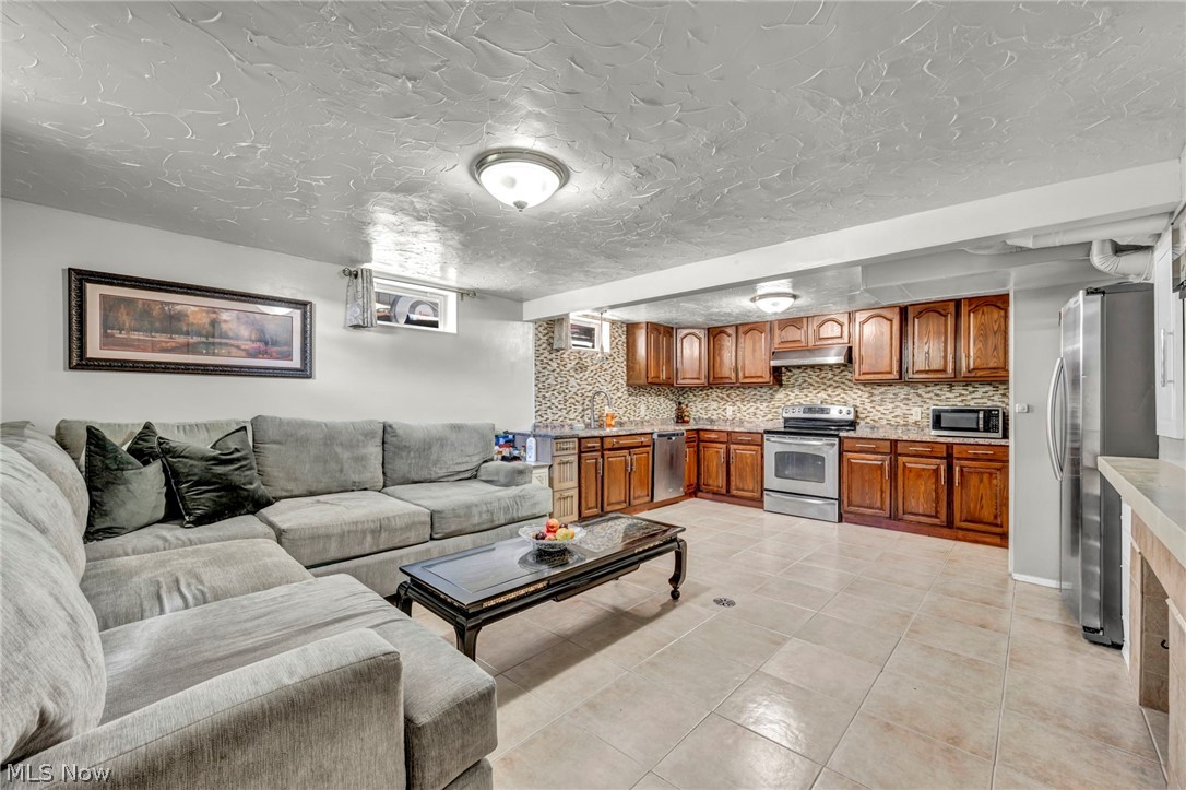 2110 Brown Road Lakewood OH 44107