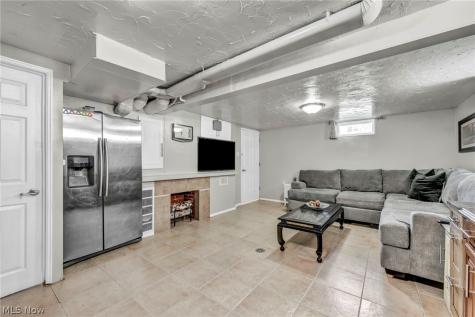 2110 Brown Road Lakewood OH 44107