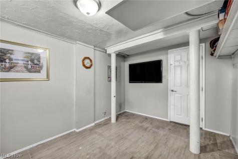 2110 Brown Road Lakewood OH 44107