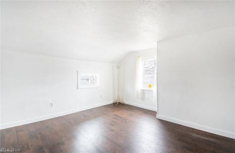 416 N Cedar Avenue Niles OH 44446