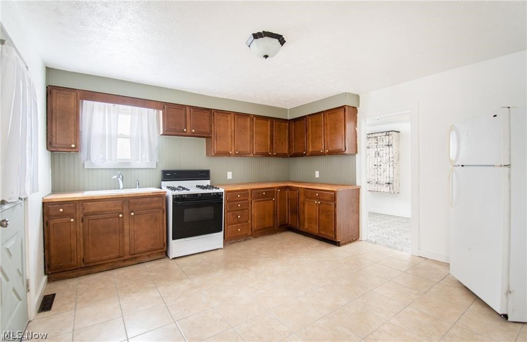 416 N Cedar Avenue Niles OH 44446