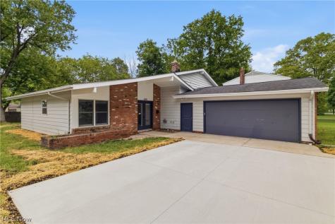 6195 Stafford Drive North Olmsted OH 44070
