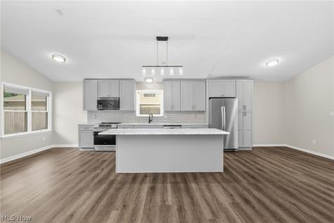 6195 Stafford Drive North Olmsted OH 44070