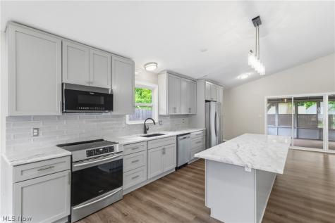 6195 Stafford Drive North Olmsted OH 44070