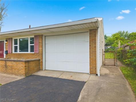 2457 Cathy Drive NE Canton OH 44705