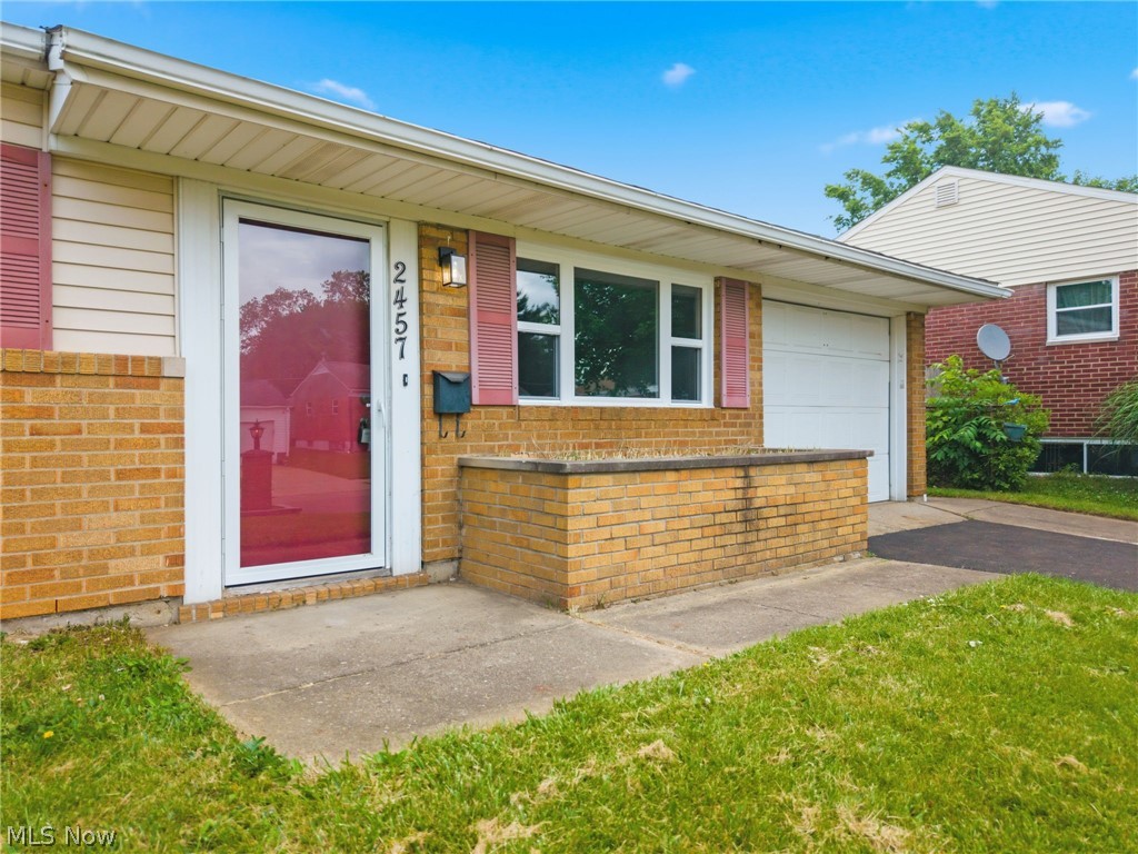 2457 Cathy Drive NE Canton OH 44705