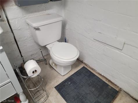 233 S Point Drive Avon Lake OH 44012