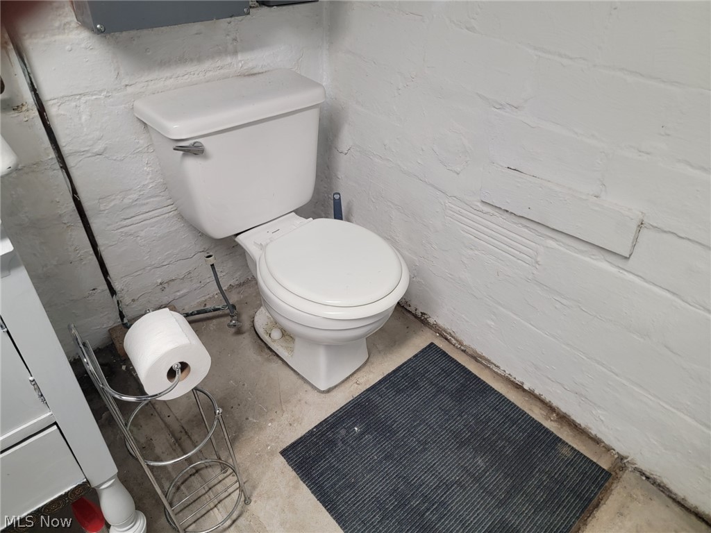 233 S Point Drive Avon Lake OH 44012