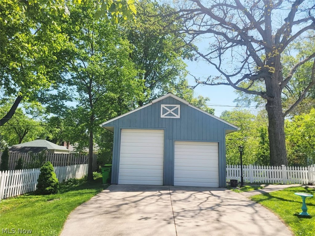 233 S Point Drive Avon Lake OH 44012